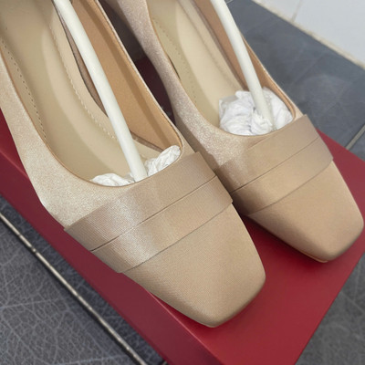 Màu sắc : Kem / Size : 37