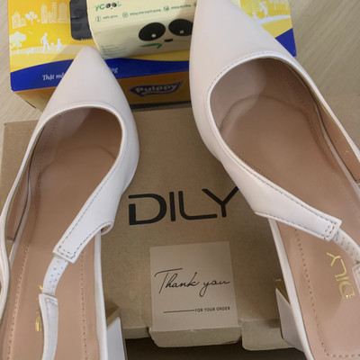 Màu sắc : Trắng Kem / Size : 37