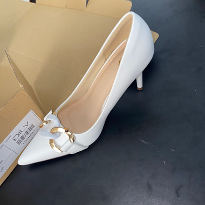 Màu sắc : Trắng / Size : 36