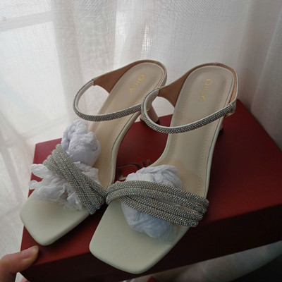 Màu sắc : Trắng Kem / Size : 35