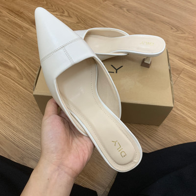 Màu sắc : Trắng Kem / Size : 37