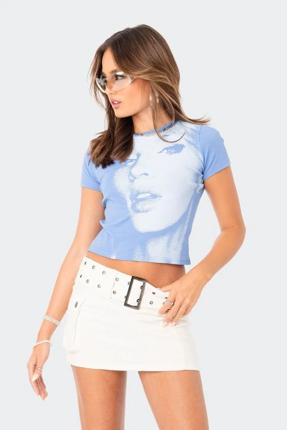 Baby tee - Mẫu áo trendy đánh dấu sự quay lại của style Y2K