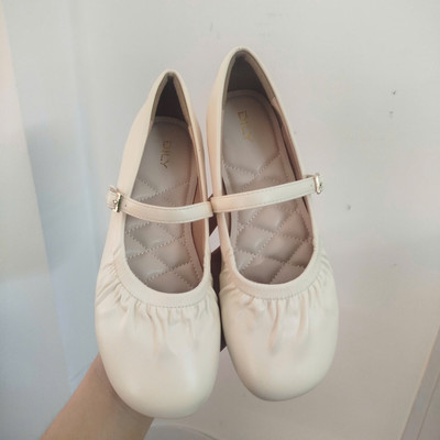 Màu sắc : Kem / Size : 38