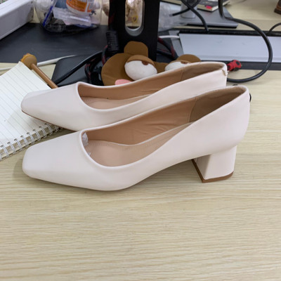 Màu sắc : Trắng / Size : 36