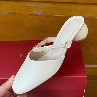 Màu sắc : Kem / Size : 37