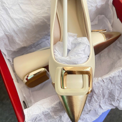 Màu sắc : Kem / Size : 35