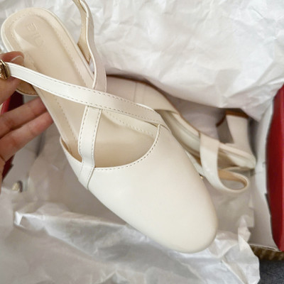 Màu sắc : Trắng Kem / Size : 36