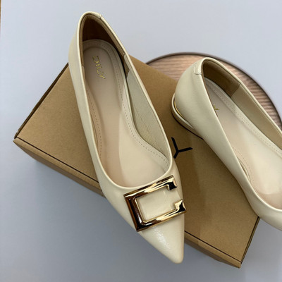 Màu sắc : Kem / Size : 36