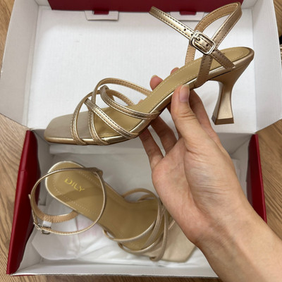 Màu sắc : Vàng Kim / Size : 39