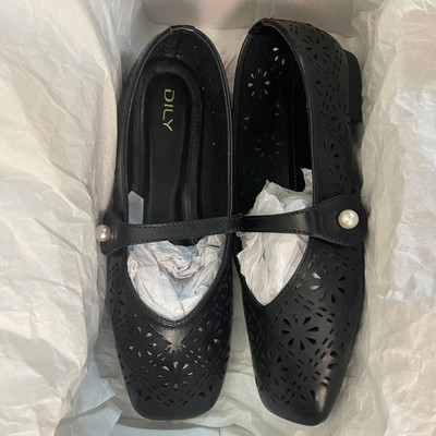 Màu sắc : Đen / Size : 39