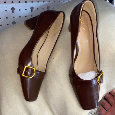 Màu sắc : Nâu / Size : 37