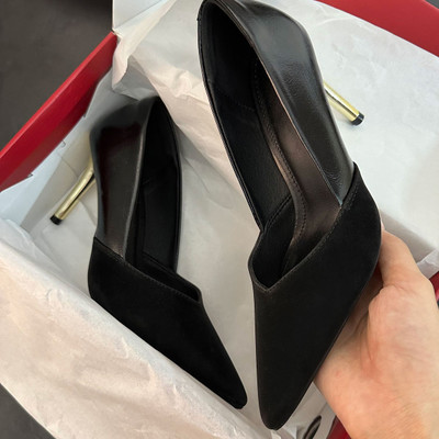 Màu sắc : Đen / Size : 35