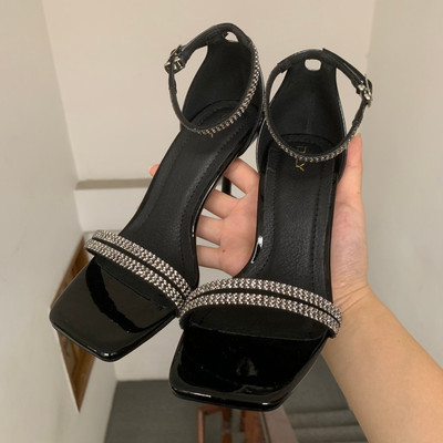 Màu sắc : Đen / Size : 37