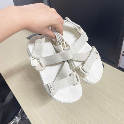 Màu sắc : Trắng Kem / Size : 37