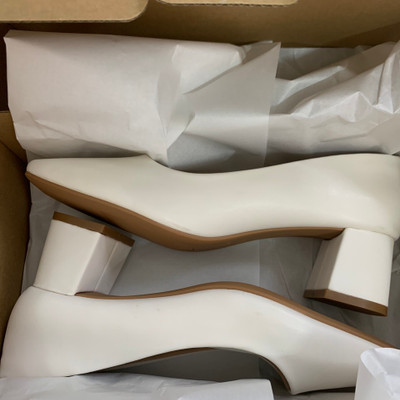 Màu sắc : Trắng / Size : 37