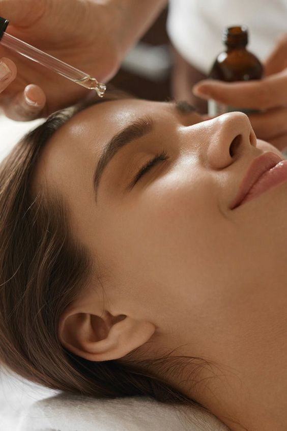 AHA BHA là gì? Sử dụng AHA, BHA thế nào để trị mụn hiệu quả?