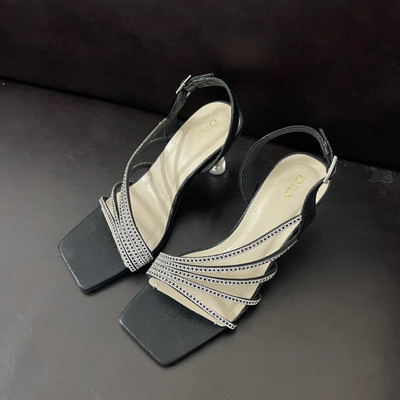 Màu sắc : Đen Kim Tuyến/ Size : 37