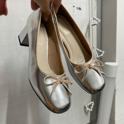 Màu sắc : Bạc / Size : 35