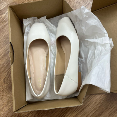 Màu sắc : Trắng Kem / Size : 36