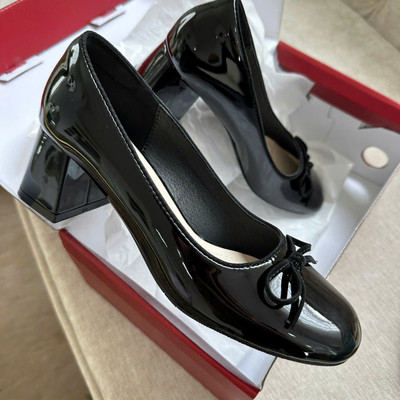 Màu sắc : Đen / Size : 35