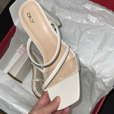 Màu sắc : Trắng / Size : 37