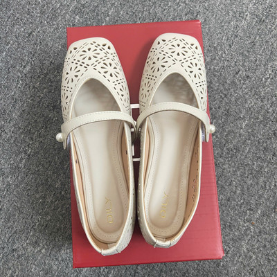 Màu sắc : Trắng Kem / Size : 38