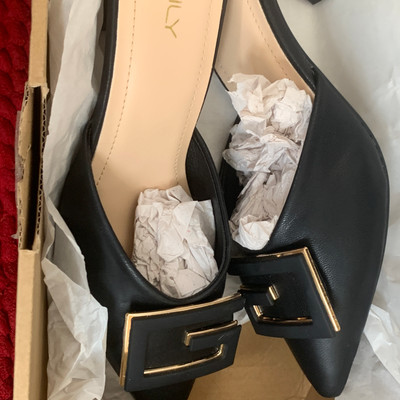 Màu sắc : Đen / Size : 37