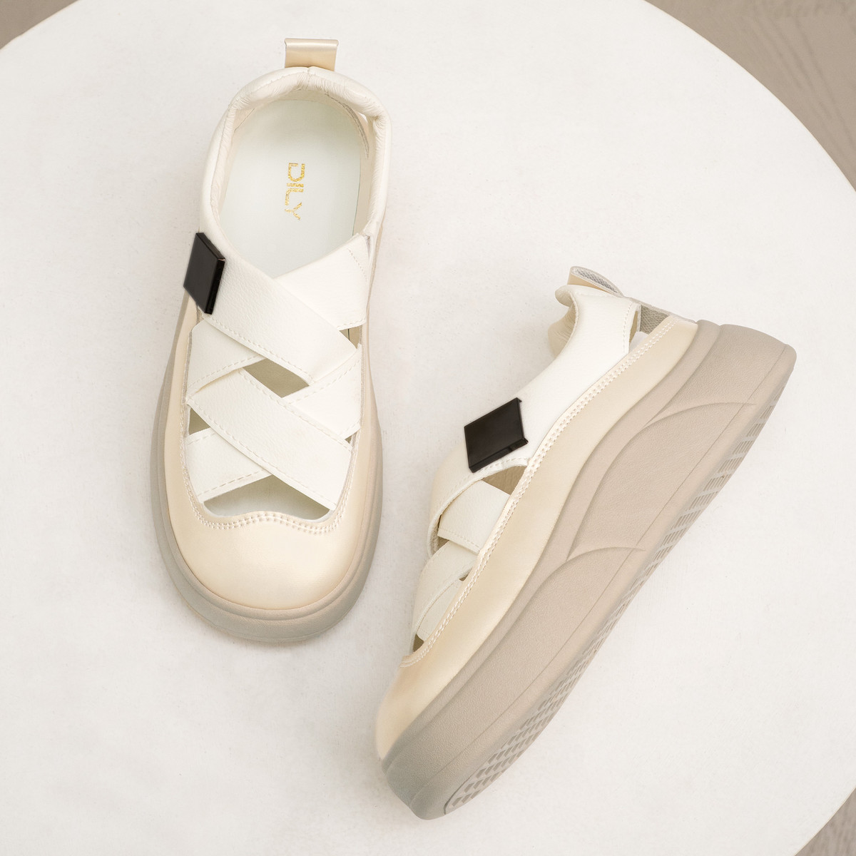 Sneaker Đế Độn AG0176