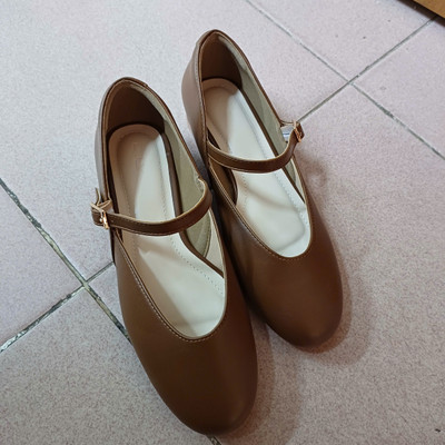 Màu sắc : Nâu / Size : 37