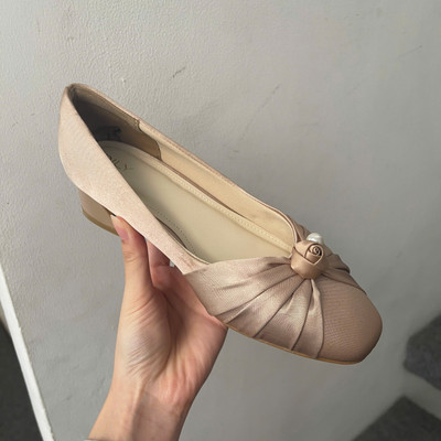 Màu sắc : Kem / Size : 39