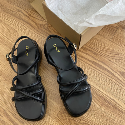 Màu sắc : Đen/ Size : 37