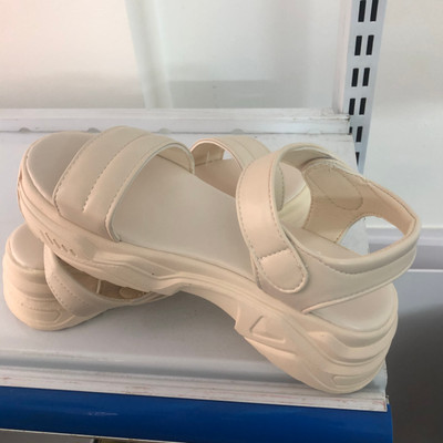 Màu sắc : Trắng Kem / Size : 38