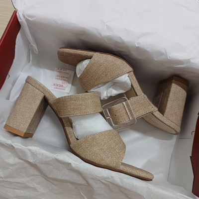 Màu sắc : Nâu / Size : 35