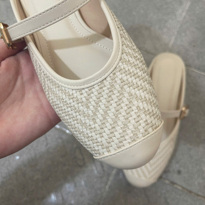 Màu sắc : Trắng Kem / Size : 36