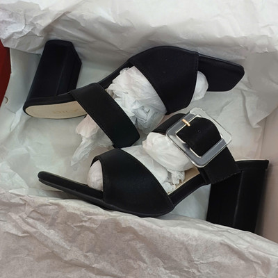 Màu sắc : Đen / Size : 39