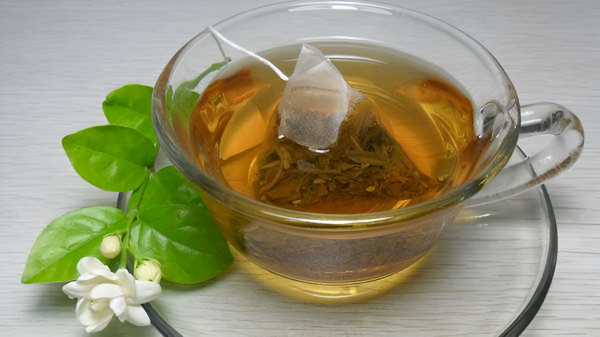 Cách làm trà chanh giã tay hot trend thơm ngon mà không bị đắng.
