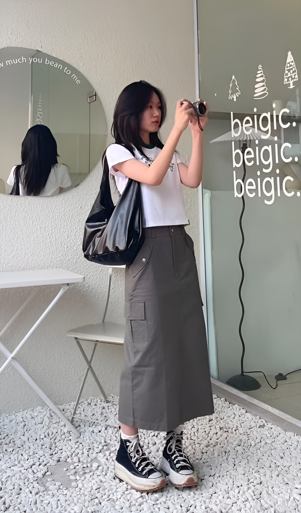Baby tee outfit - Phối đồ với mẫu áo mang đậm phong cách Y2K