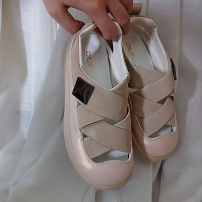 Màu sắc : Kem / Size : 37