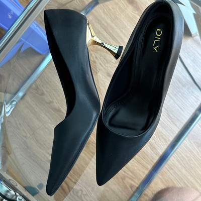 Màu sắc : Đen / Size : 37