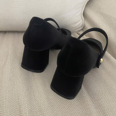 Màu sắc : Đen / Size : 35