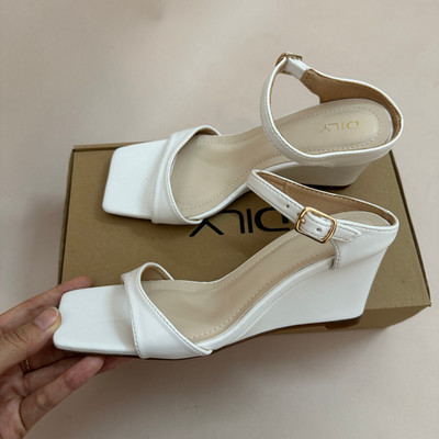 Màu sắc : Trắng / Size : 37