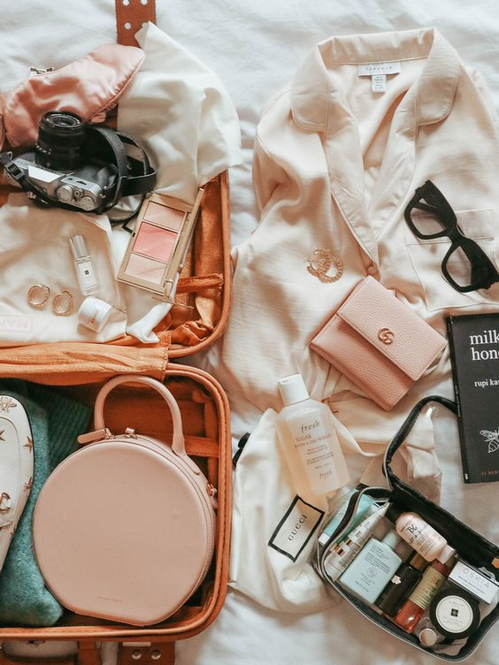 Những món đồ không thể thiếu trong vali du lịch hè dành cho bạn