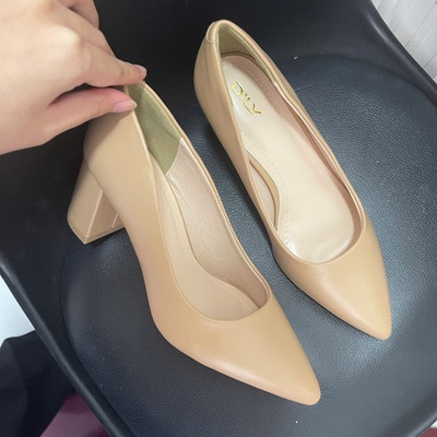 Màu sắc : Kem / Size : 37