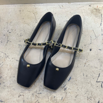 Màu sắc : Đen / Size : 37