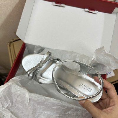 Màu sắc : Bạc / Size : 37