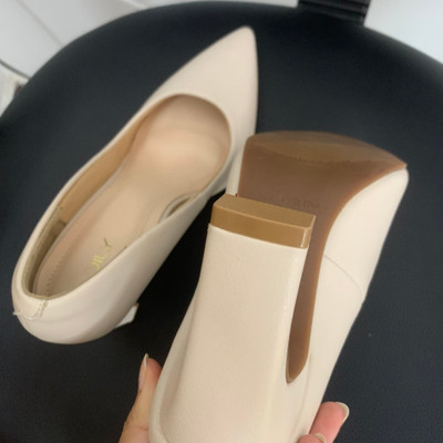 Màu sắc : Trắng Kem / Size : 39