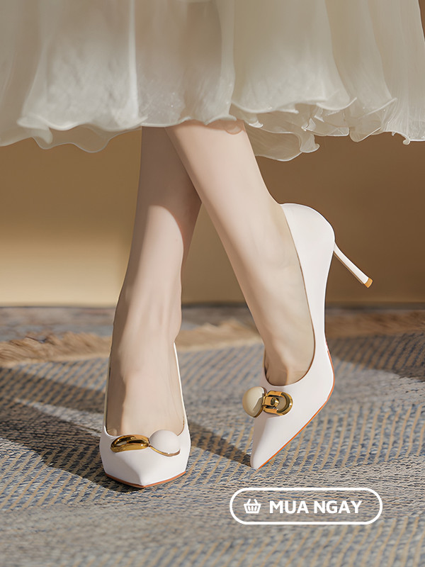 Buying women shoes in Vietnam locally