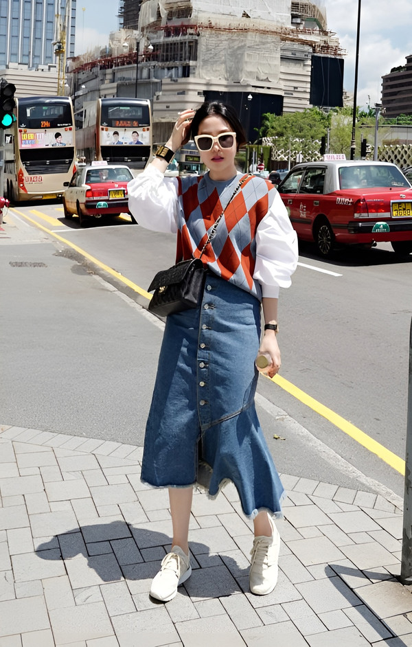 Chân váy jean dài - Items “thống trị” xu hướng Xuân Hè 2023