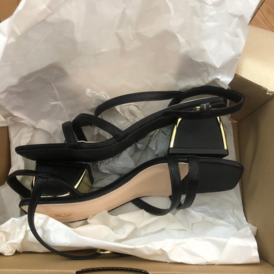 Màu sắc : Đen / Size : 39