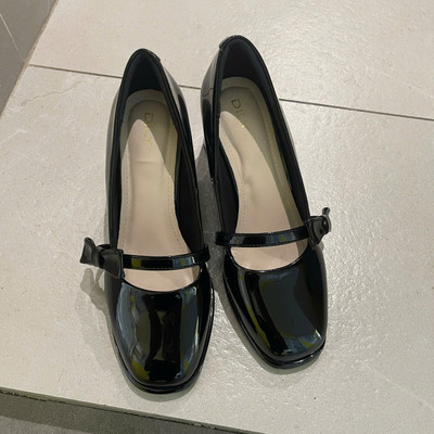 Màu sắc : Đen / Size : 38